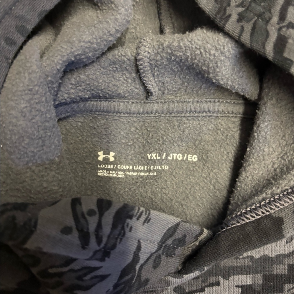 Under Armour Camo Hoodie - Black and Gray youth extra large - Picture 4 of 4